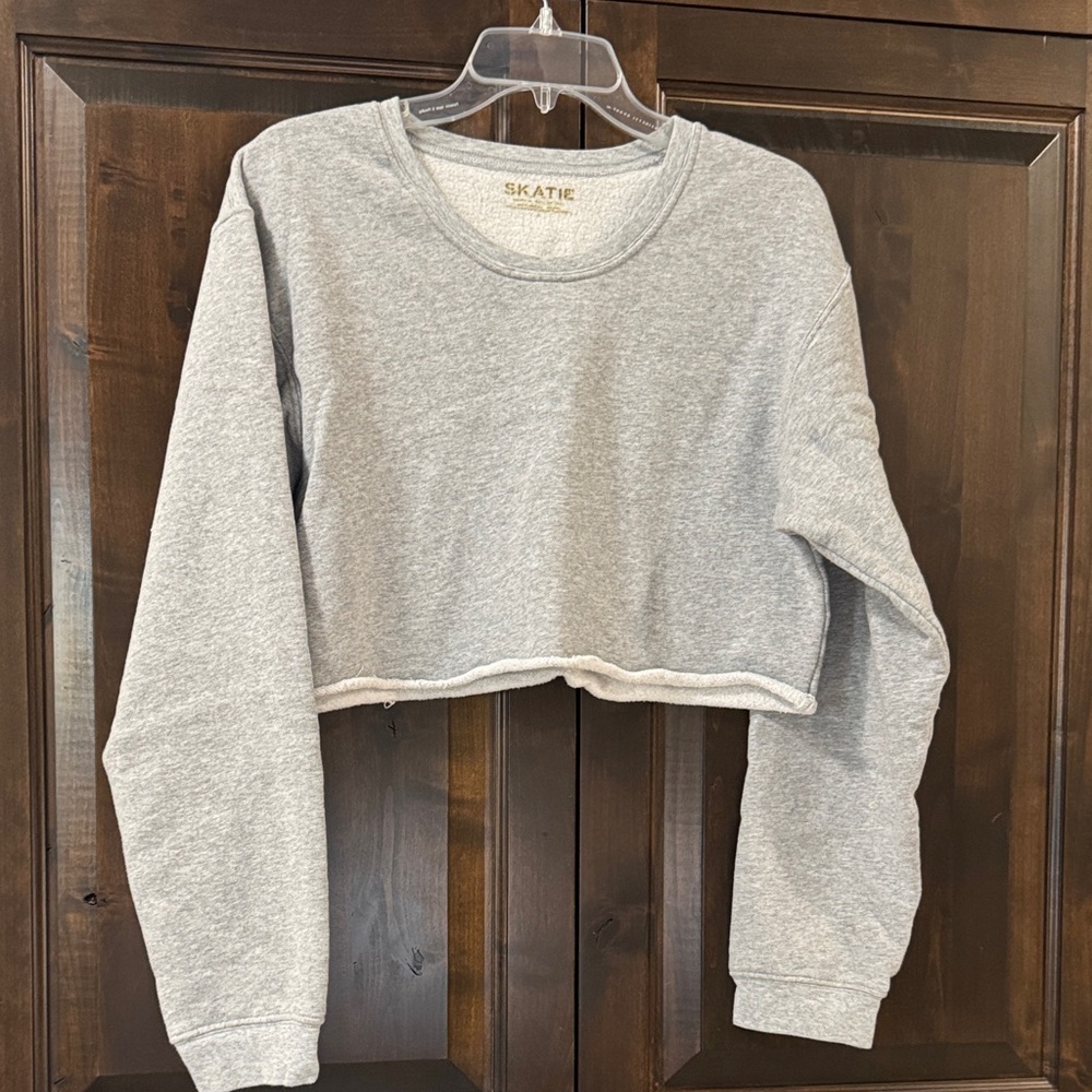 Skatie Heather Gray Cropped Sweatshirt size small